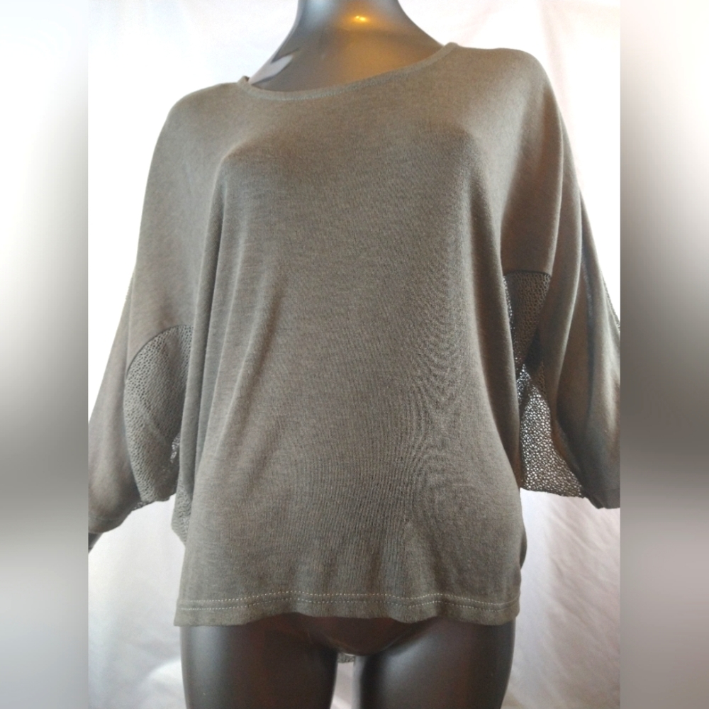 Grey shirt long sleeve knitted back size Medium